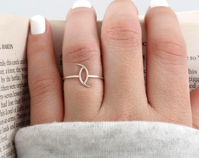 anillo ovalado moderno de plata, anillo minimalista de plata,