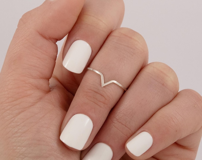 925 sterling silver minimalist ring, v ring, chevron ring, spike ring, silver ring for women, gift for women