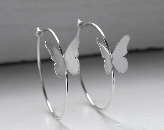 3cm silver hoop with butterfly on the front – Modern and symbolic handmade earring