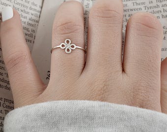 Minimalist silver clover ring, sterling silver flower ring