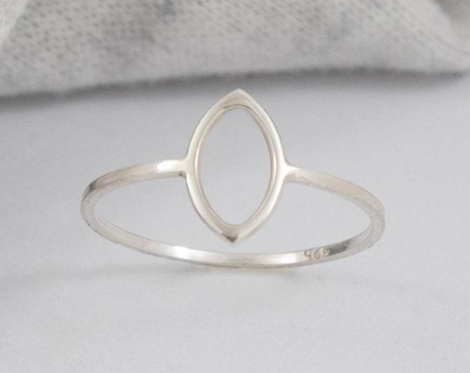 Minimalist silver ring, oval ring, modern ring, women's ring, silver rings, customizable ring, gift for women.
