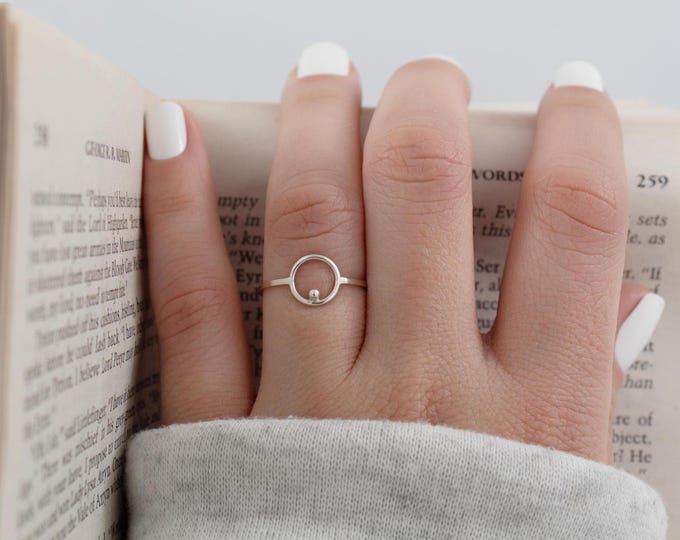 Circle ring with small minimalist detail, silver ring, women's ring, women's gift, bohemian ring, minimalist ring.