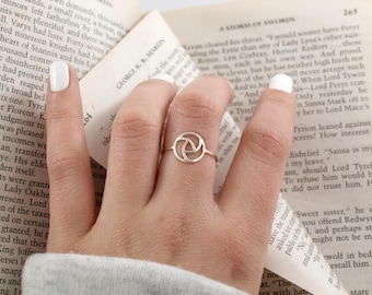 Circle ring with design, minimalist women's ring, modern ring, modern ring, women's gift