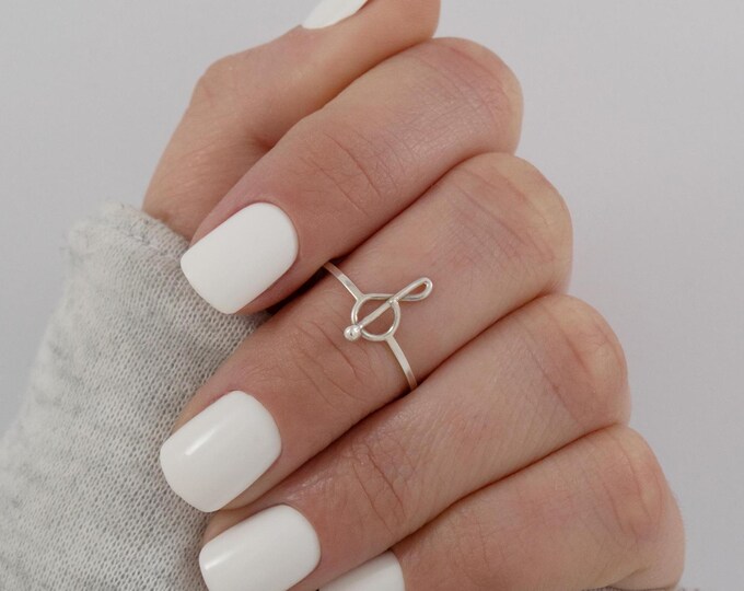Treble clef ring. 925 sterling silver minimalist ring. Women's ring, gift for women, bohemian ring, magic, musical ring.