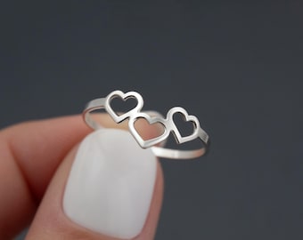 Triple heart ring 925 sterling silver. Minimalist design with three interlocking hearts, hypoallergenic, symbolic gift for mother, daughter.