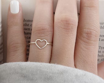 Heart ring, minimalist ring made of 925 sterling silver.