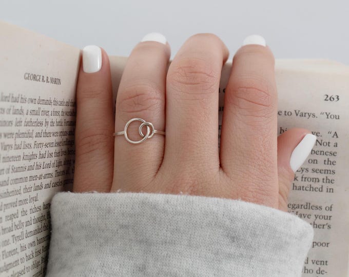 Minimalist silver ring, interlocking circle ring, silver rings, modern ring, bohemian ring, gift for women