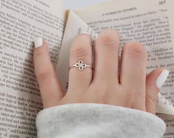 Minimalist clover ring, flower ring, silver rings, women's ring, silver rings, magic ring, bohemian ring.