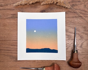 Linograbado "Borde de Azul" – Impresión de paisaje a mano | Impresión de puesta de sol | Impresión de arte minimalista | Luna | Arte mural en papel