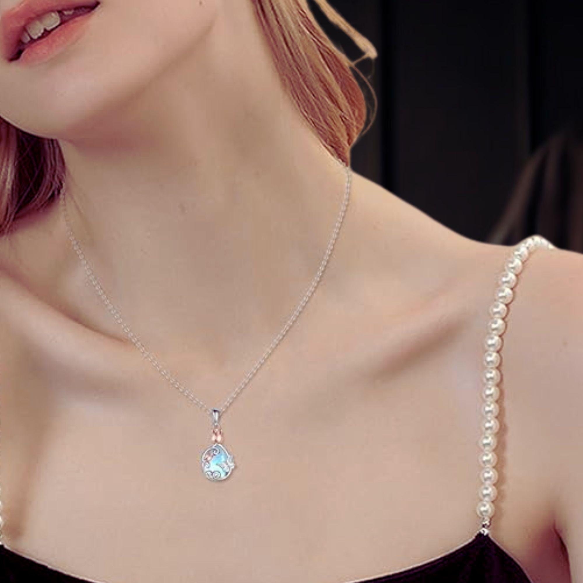 Ciondolo Farfalla in Argento Sterling con Pietra di Luna Arcobaleno - Italia