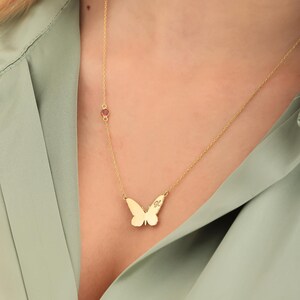 Collar de mariposa con letra personalizada y piedra de nacimiento, elegante joyería minimalista para mujer, delicado collar de mariposa dorado, regalo de cumpleaños