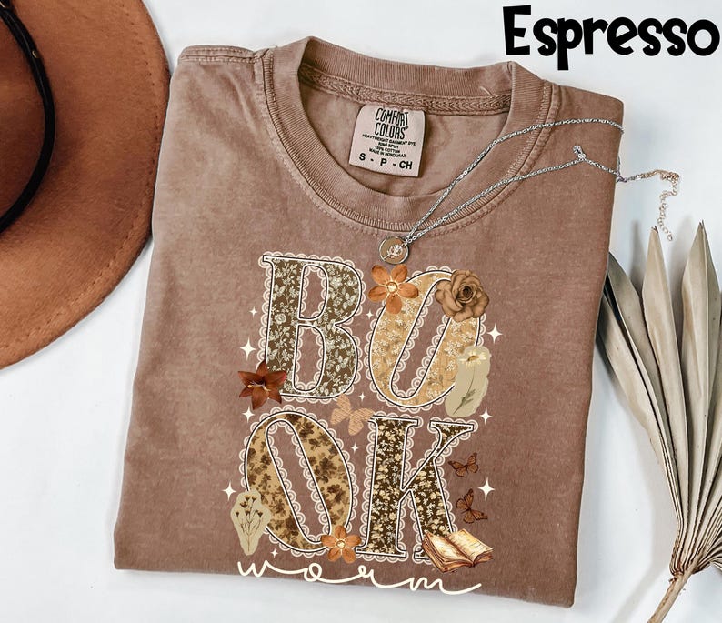 Comfort Colors® Book Worm Shirt, Cottagecore Book Lover Tee, Floral Literary Graphic T-Shirt, Gift For Readers, Bookish Apparel immagine 3