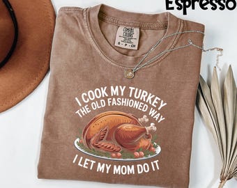 Comfort Colors® Funny Shirt I Cook My Turkey The Old Fashioned Way I Let My Mom Do It T-Shirt Funny Thanksgiving Shirt Retro Family Dinner