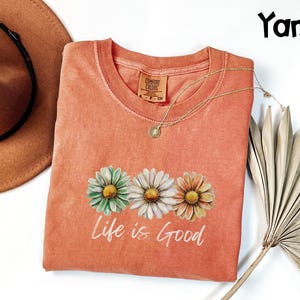 Comfort Colors® Life Is Good Shirt Daisy Floral Tee, Inspirational Positive Vibes T-Shirt, Boho Flower Top, Motivational Gift afbeelding 4
