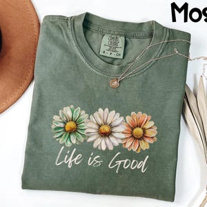 Comfort Colors® Life Is Good Shirt Daisy Floral Tee, Inspirational Positive Vibes T-Shirt, Boho Flower Top, Motivational Gift afbeelding 1