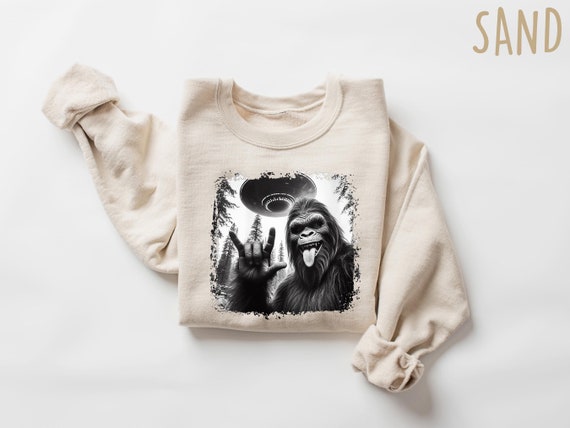 Big Foot UFO Sweatshirt, Big Foot T-shirt, Retro UFO Shirt, Funny Alien Sweater, Cute Sasquatch Tee, Space Crewneck, 90s Big Foot Lover Gift