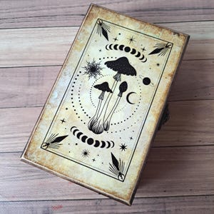 Gepersonaliseerde paddenstoel tarotkaartdoos Houten aandenkendoos Drievoudige maan Hekserijdoos Tarotkaarthouder