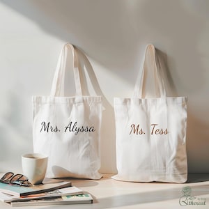 Personalisierte Name Tragetaschen für Frauen, Brautjungfer Geschenke, Brautparty Geschenke, Trauzeugin Geschenk, Bachelorette Party Geschenke, Lehrer Tragetaschen