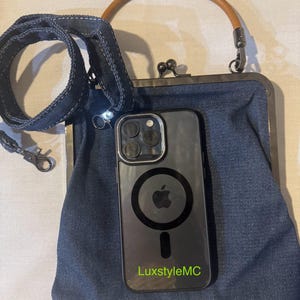 Damen Denim Crossbody Bag mit Drehverschluss und abnehmbarem Riemen, faltbare handgefertigte Jeanstasche mit Quastenverzierung.