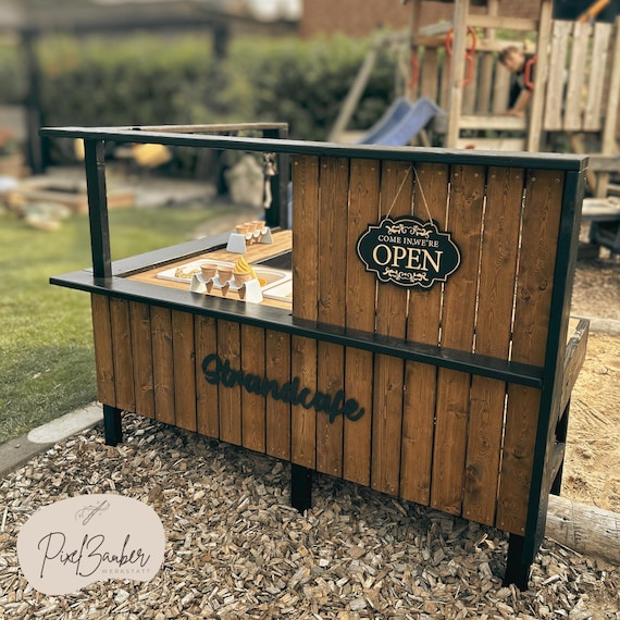 Matschküche DIY Bauplan – Mud Kitchen PDF „Strandcafé“ im Eisdielen-Stil | Outdoor Spielküche selber bauen | Kinderküche Anleitung PDF