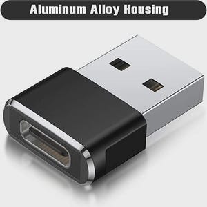 Könnte beinhalten: Ein schwarzer USB-C-zu-USB-A-Adapter mit einem silberfarbenen USB-Anschluss. Der Adapter hat ein schwarzes Aluminiumlegierungsgehäuse. Der Text "Aluminum Alloy Housing" befindet sich oben.