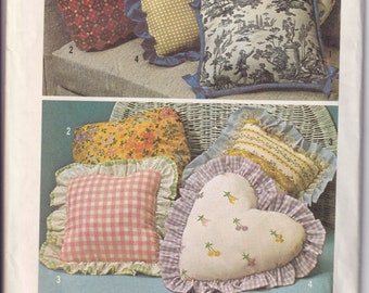 Vintage 1974 Simplicity 6483 Craft Sewing Pattern Throw Pillows in One Size