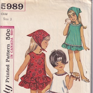 Vintage 1965 Eenvoud 5989 Naaien patroon meisje speeljurk in twee lengtes, slipje en sjaal maat 3