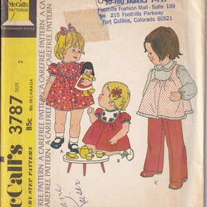 ヴィンテージ 1973 McCall's 3787 裁縫パターン 幼児用女の子のドレスまたはトップスとパンツ サイズ 2