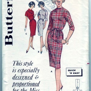 以下が含まれることがあります： 格子柄のドレス用のヴィンテージ裁縫パターン。パターンはサイズ12、バスト32用です。パターンには「クイック＆イージー」と表示されており、身長160cm以下の女性向けに設計されています。パターンの番号は9862です。