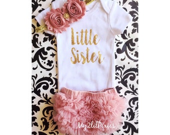 LITTLE SISTER OUTFIT - Coming Home Outfit- Little Sister Bodysuit - Ruffle Bloomers - Headband- Clothing set - Newborn baby Girl - Baby Gift