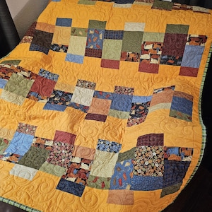 Katter och cheddarquilt: Lapptäcke, quiltat, B 113 cm x L 163 cm