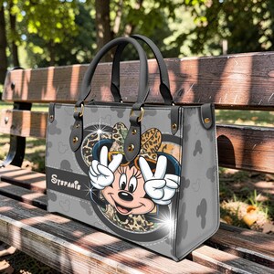 Bolso de mano de cuero personalizado Minnie Mouse Leopard con nombre personalizado, bolso bandolera, regalo imagen 2