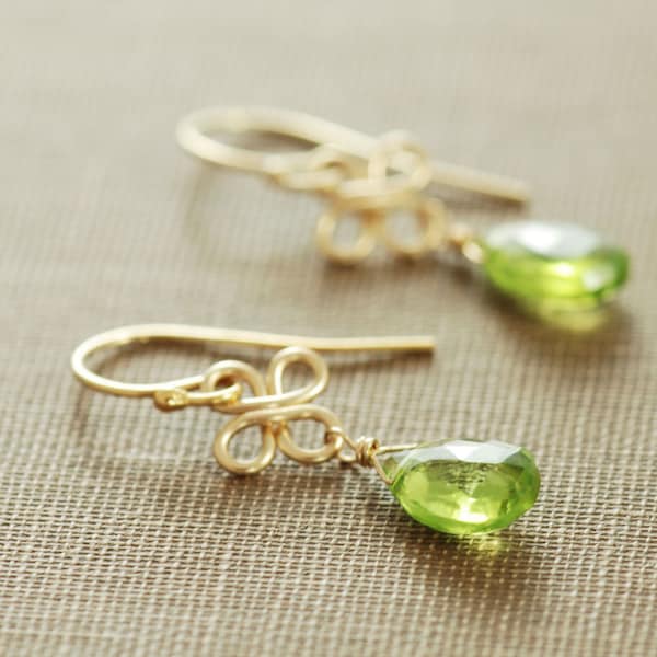 August Birthstone Peridot Gold Earrings, Green Stone Dangle Earrings, Clover Earrings, aubepine