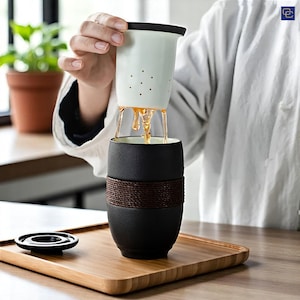 Taza de té de cerámica portátil con infusor y tapa / Taza de viaje con estuche para hojas sueltas / Regalo minimalista hecho a mano para amantes del té