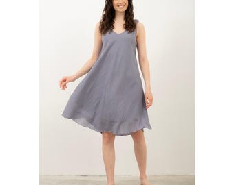 Minivestido asimétrico con tirantes: un vestido playero bohemio