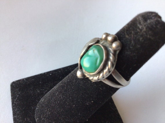 Vintage turquoise and sterling silver feather rin… - image 1
