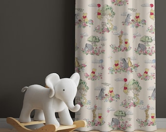 くまのプーさん 子供部屋カーテン：部屋を暗くする子供部屋の装飾