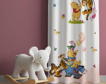 くまのプーさん 子供部屋カーテン：部屋を暗くする子供部屋の装飾