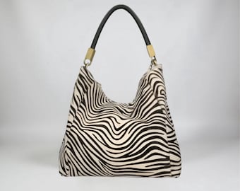 Bolsa hobo grande em pelo de bezerro com estampa de zebra, bolsa tote italiana com estampa animal, bolsa de ombro despojada em couro com pelo, bolsa de pele fabricada na Itália