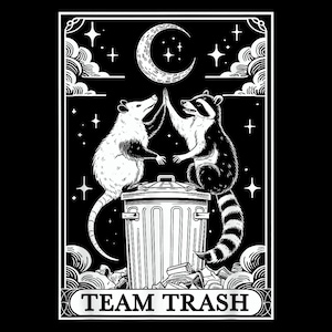 Carte de tarot vintage Team Trash - Croissant de lune raton laveur Design PNG.Raccoon drôle, lunettes de soleil raton laveur, cadeau raton laveur, lunettes de soleil raton laveur.