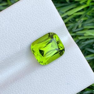3.80 Carats Loose Apple Green Peridot, Natural Green Peridot Cushion Shape, Tope Quality Green Peridot 9.46*8.33*5.87 MM for Jewelry