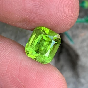 5.00 Carats Apple Green Peridot Gemstone, Natural Green Peridot Cushion Shape, Good Quality Green Peridot 9.88*8.80*6.85 MM for Jewelry