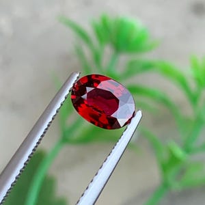 Vivid Red Spinel 0.85 Carat, Burma Red Spinel Oval Shape - 7.11 x 5.28 x 2.82 MM for Jewelry | Loose Red Spinel | Rich red gemstone