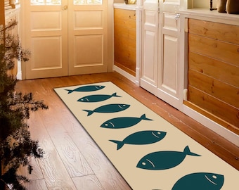 Alfombra minimalista con diseño de peces en verde azulado y beige: moderna alfombra de pasillo con diseño acuático, decoración costera contemporánea.