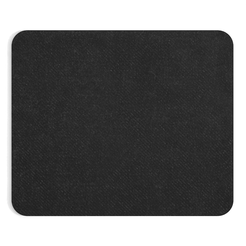 Puede incluir: Una alfombrilla de rat&oacute;n negra con una superficie texturizada.