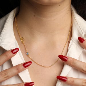Collar con letra y piedra de nacimiento, joyería personalizada, collar minimalista, dije hecho a mano, joyería de plata, regalo para ella, collar para mamá, regalo para mamá