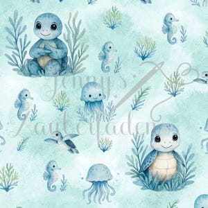 Könnte beinhalten: Ein Aquarellmuster mit entzückenden blauen Meeresschildkröten, Seepferdchen und Quallen. Das Design umfasst Wasserpflanzen auf hellblauem Hintergrund. Der Text "Jenny's Zauberladen" ist sichtbar.