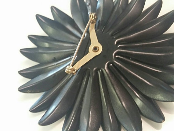 Vintage Classic Style  Black Daisy Brooch 3.5" - image 4
