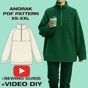 Puede incluir: Un patrón PDF de anorak para tallas XS-XXL, que incluye un dibujo técnico de un suéter con cremallera de un cuarto, cuello alto y mangas largas, junto a una fotografía de un suéter de forro polar verde oscuro con cremallera plateada y cuello alto.