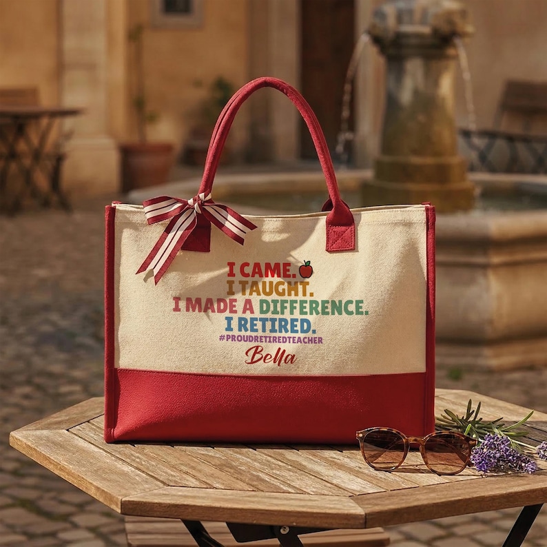 Bolso de mano personalizado para profesores jubilados, con el mensaje "Vine, enseñé, marqué la diferencia", ideal para regalar en la jubilación de un profesor. imagen 2